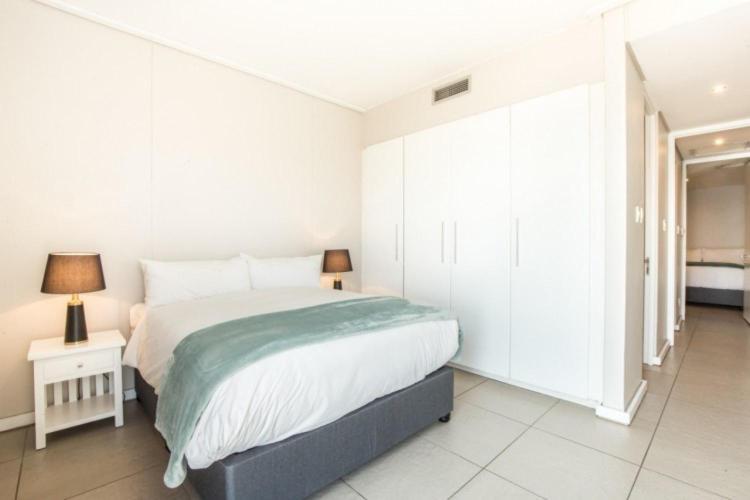 Apartment Point Waterfront, 1006 Quayside *