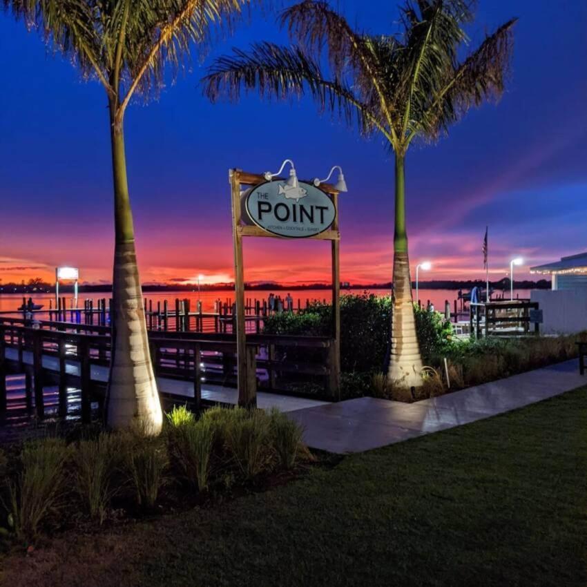 Apartment Point Waterfront, 1006 Quayside