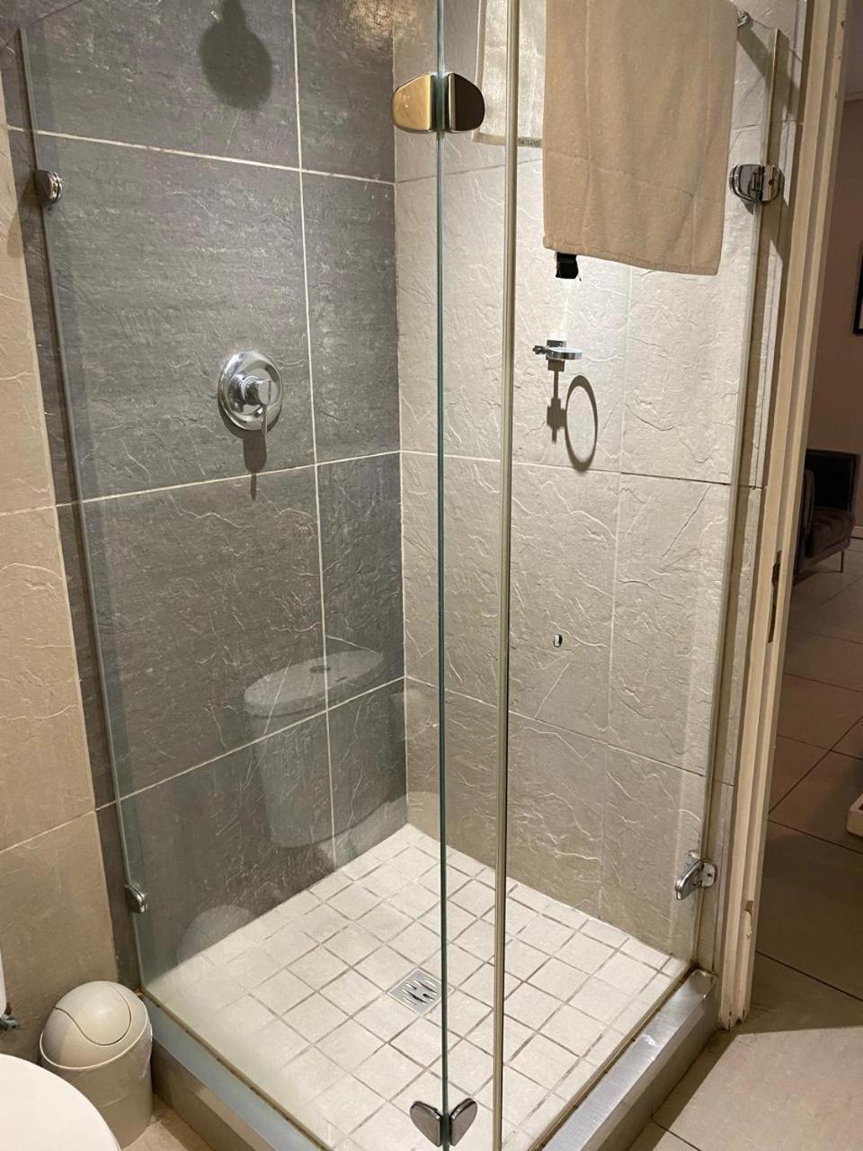 Apartment Point Waterfront, 1006 Quayside *